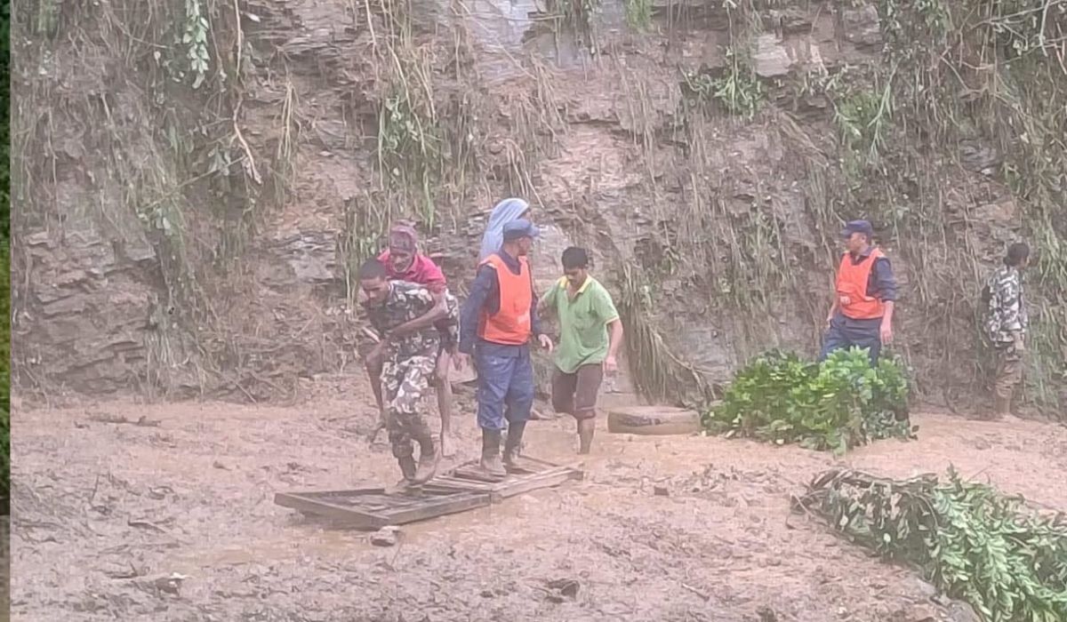 पहिरोमा फसेका तथा बेपत्ताको खोजी–उद्धारमा नेपाली सेना सक्रिय
